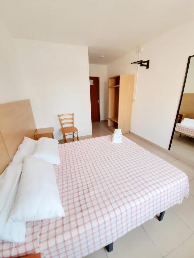 Hostal Lloret Playa โยเรตเดมาร์ ภายนอก รูปภาพ